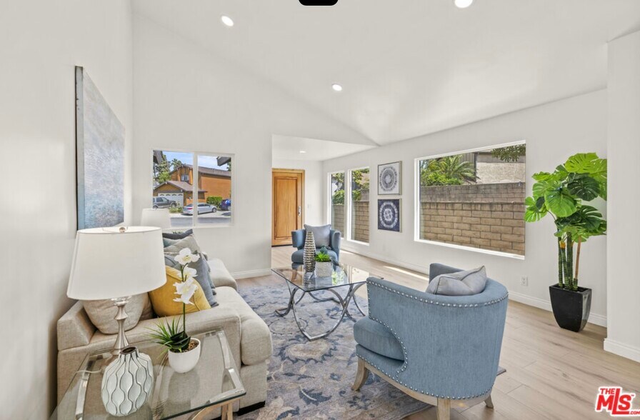 Building Photo - 13 Pepper Ct