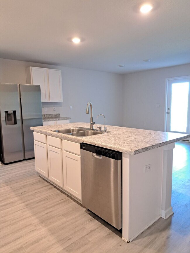 Building Photo - 4897 Shurer Ln