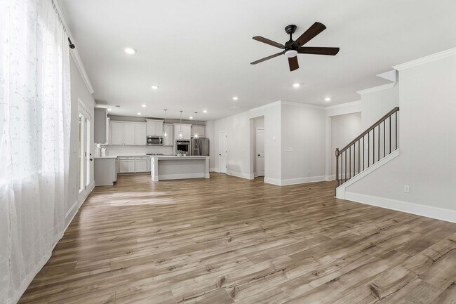 Building Photo - Newer 5BR Home in Peachtree City with Open Layout and Golf Cart Access