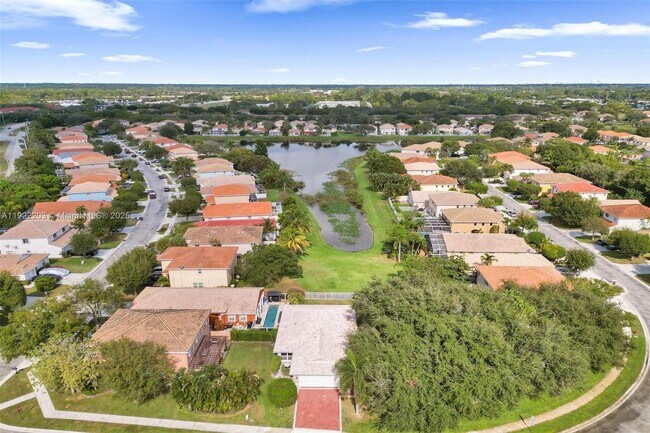 Building Photo - 6305 Willoughby Cir