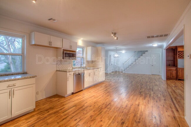 Building Photo - 7217 S Columbia Ave