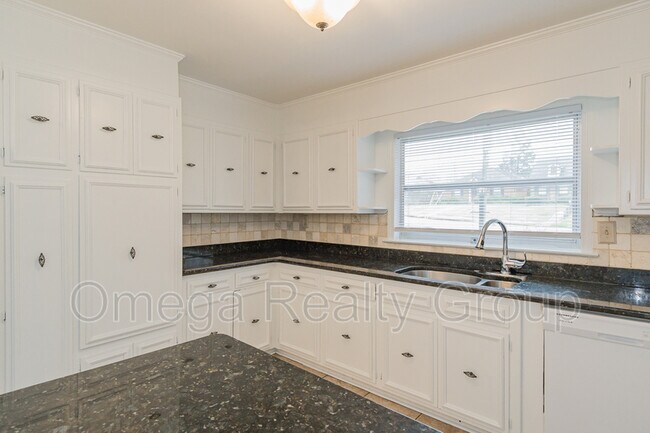 Building Photo - 1861 Gillespie Dr