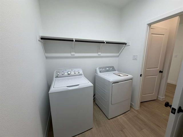 Building Photo - 1901 Jamestown Wy