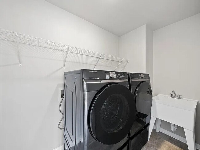 Building Photo - Lease OR Lease to Own