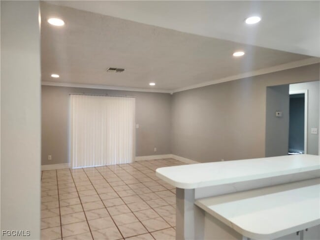Building Photo - 1111 SE 9th Ct