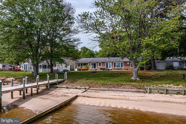 Building Photo - 627 Popes Creek Ave