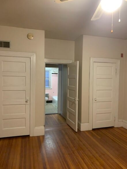 Building Photo - 950 Park Ave