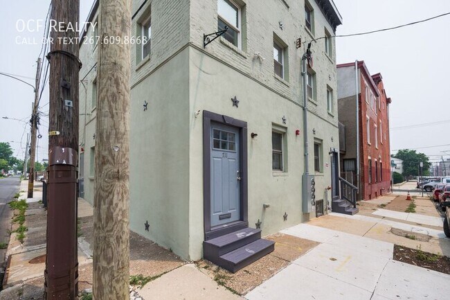 Building Photo - 711 W Thompson St
