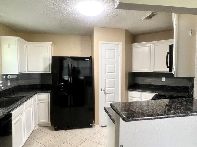 Building Photo - 22114 Pearl Lake Dr