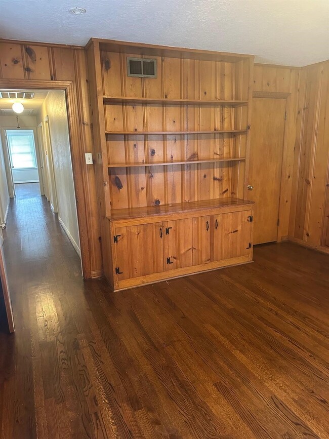 Building Photo - 9337 Walterville Rd