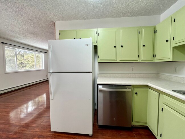 Building Photo - Waves Rd *