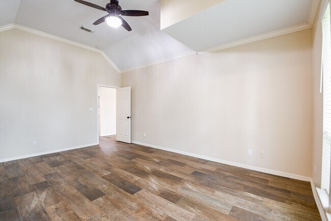 Building Photo - 241 Blue Hill Dr