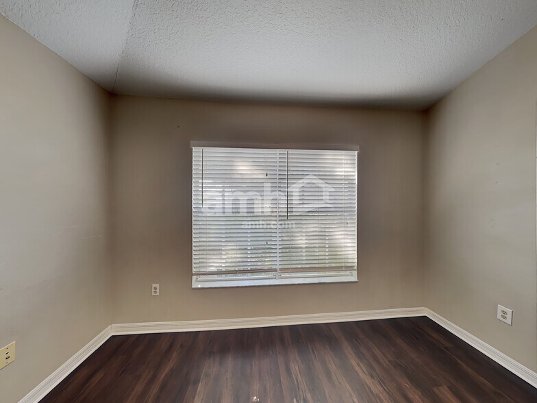 Building Photo - 7014 Monarch Park Dr