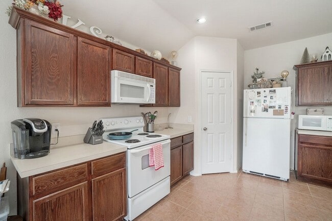 Building Photo - 1327 Primrose Dr