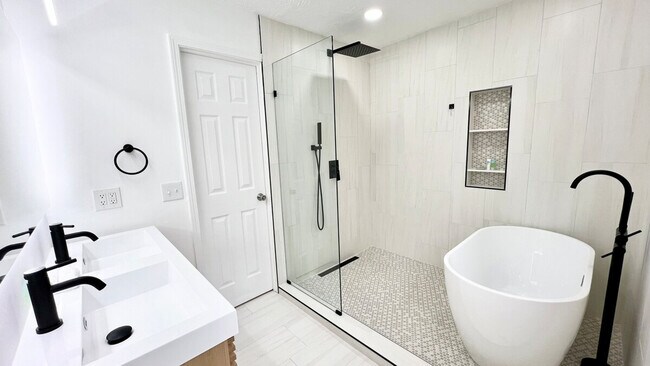 Building Photo - 1875 Terrace Lake Dr