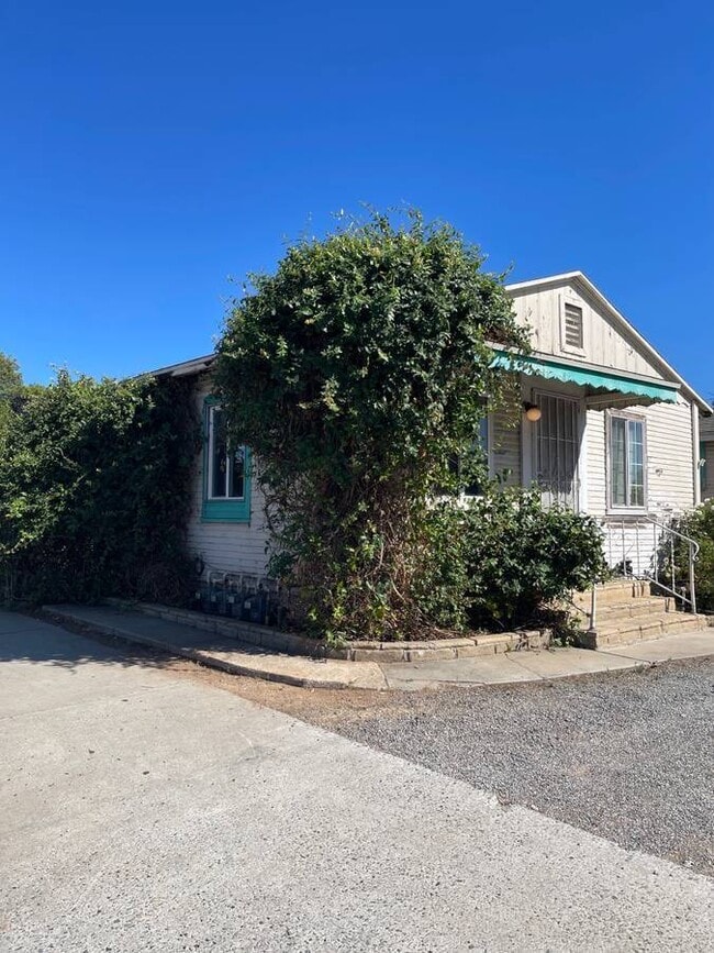 Building Photo - 1391 Broadway