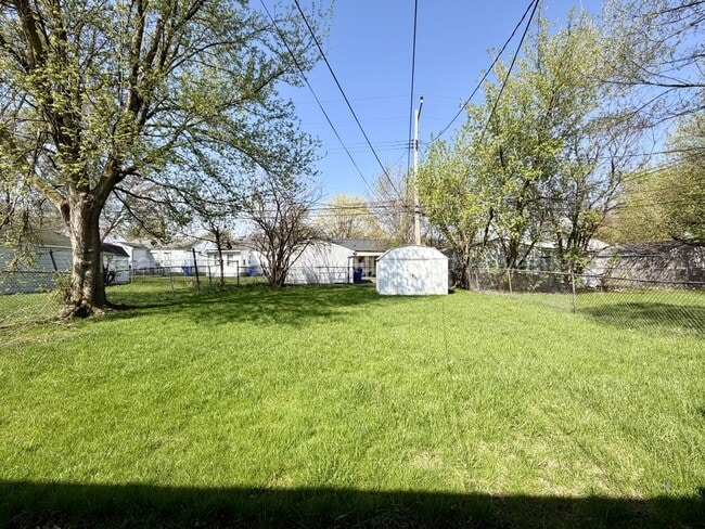 Building Photo - Meticulously Maintained 2 Bedroom Ranch with Large Backyard!