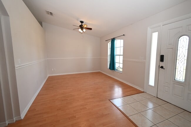 Building Photo - 136 SE 19th Ln