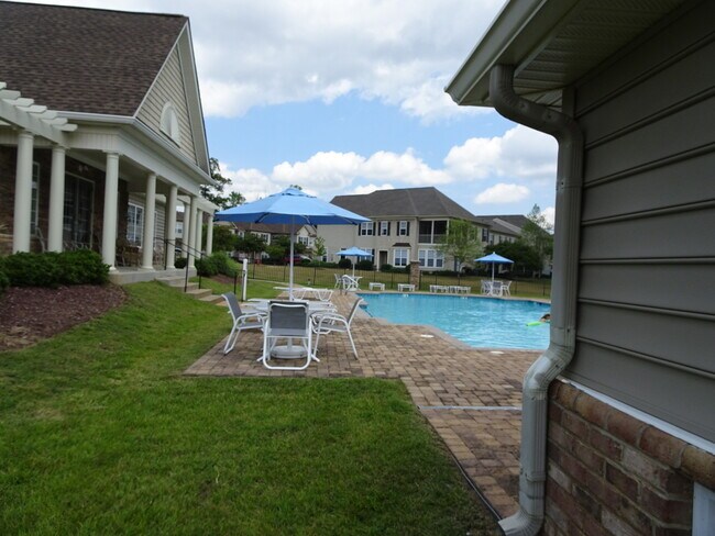 Building Photo - 802 Braemar Creek