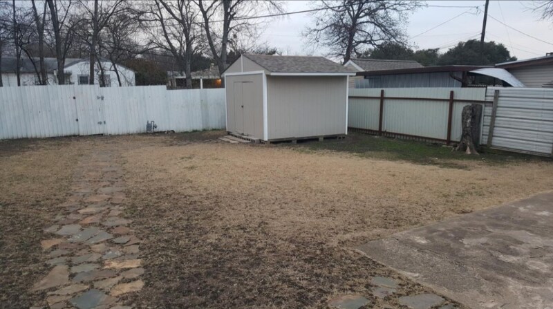 Building Photo - 2208 Farola Dr