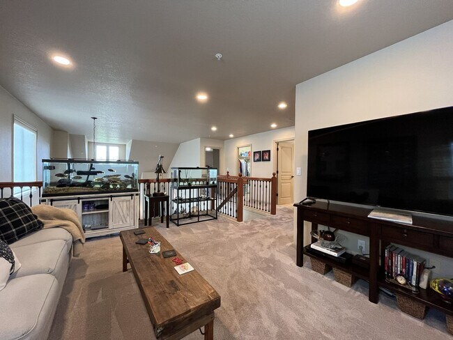 Building Photo - Charming 3 Bedroom Villebois Home with Loft, A/C, Designer Finishes and Community Pool!