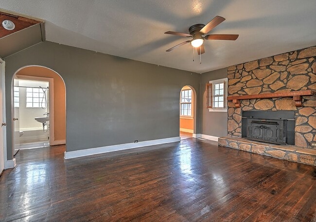 Building Photo - 6456 Blue Springs Pkwy