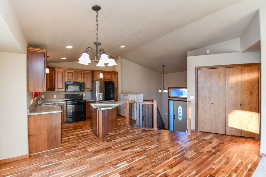 Building Photo - 5512 South Culbert Avenue