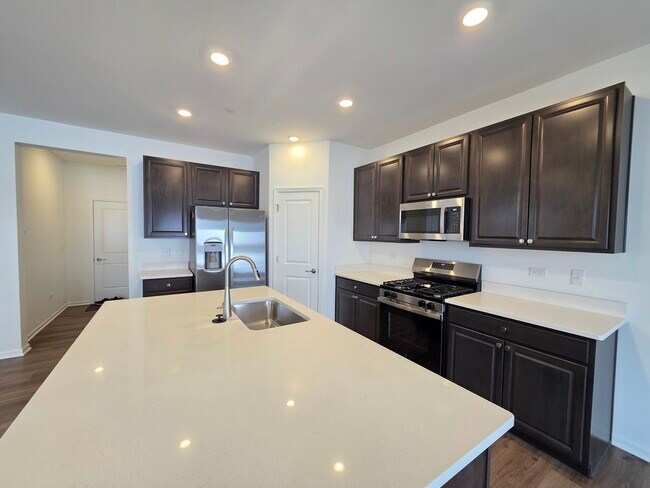 Building Photo - 458 Hathaway Ln