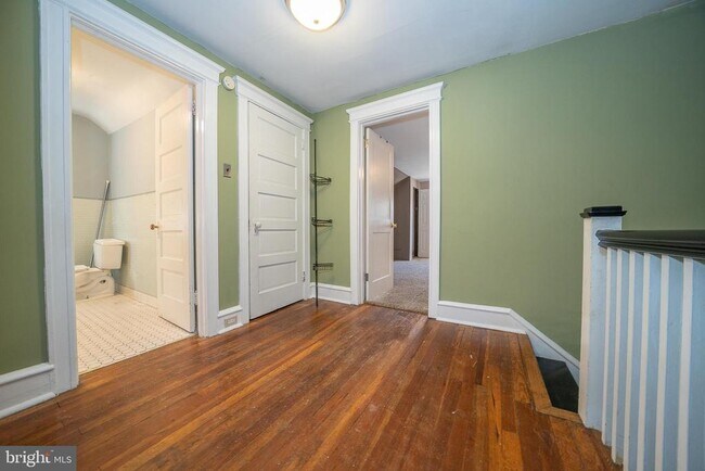 Building Photo - 709 E 20th St