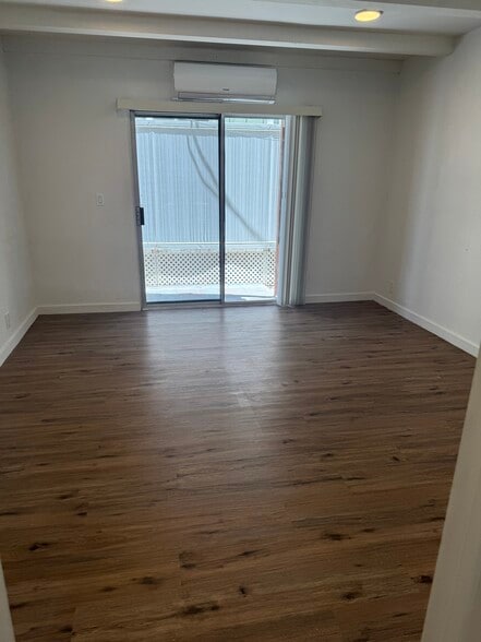 bedroom with door to patio - 140 Hueneme Ave
