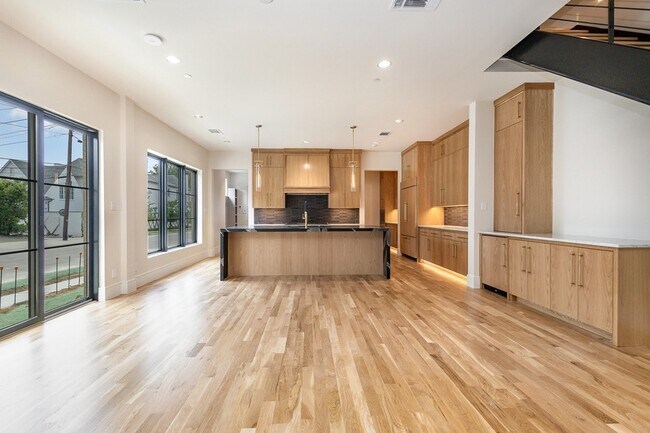 Building Photo - 4203 Normandy Ave