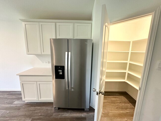 Building Photo - 4985 Almond Ter Dr