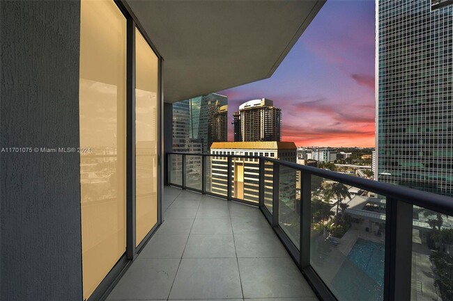 Building Photo - 1300 Brickell Bay Dr