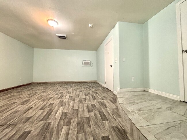 Building Photo - 1100 Saylor Way