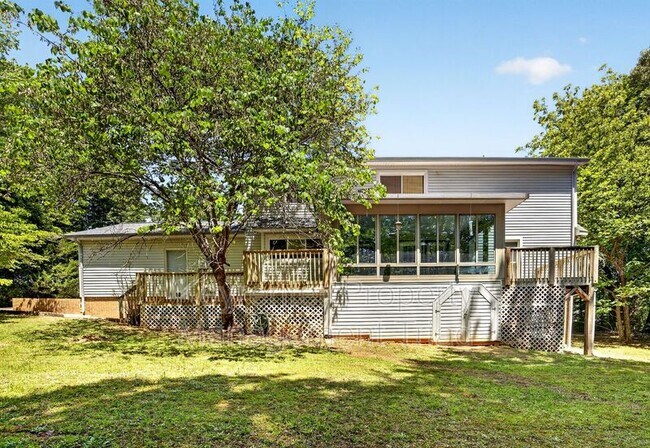 Building Photo - 407 Grenham Rd