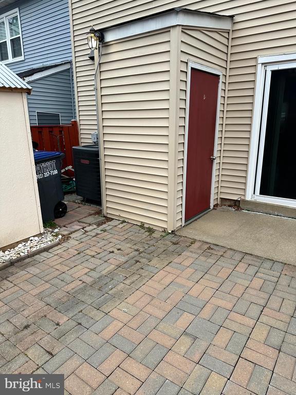 Building Photo - 7943 Timarand Ct