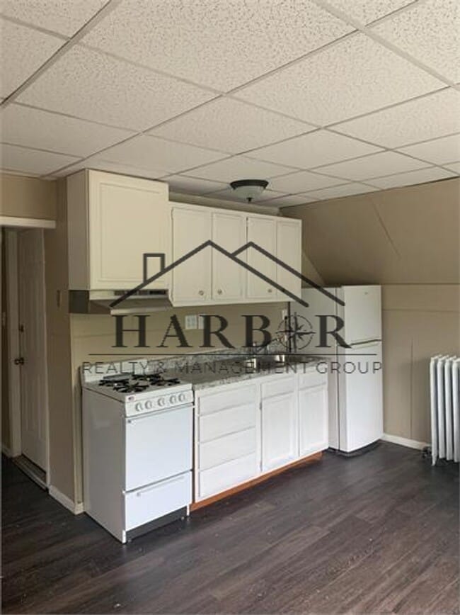 Building Photo - 28 6th Ave SE