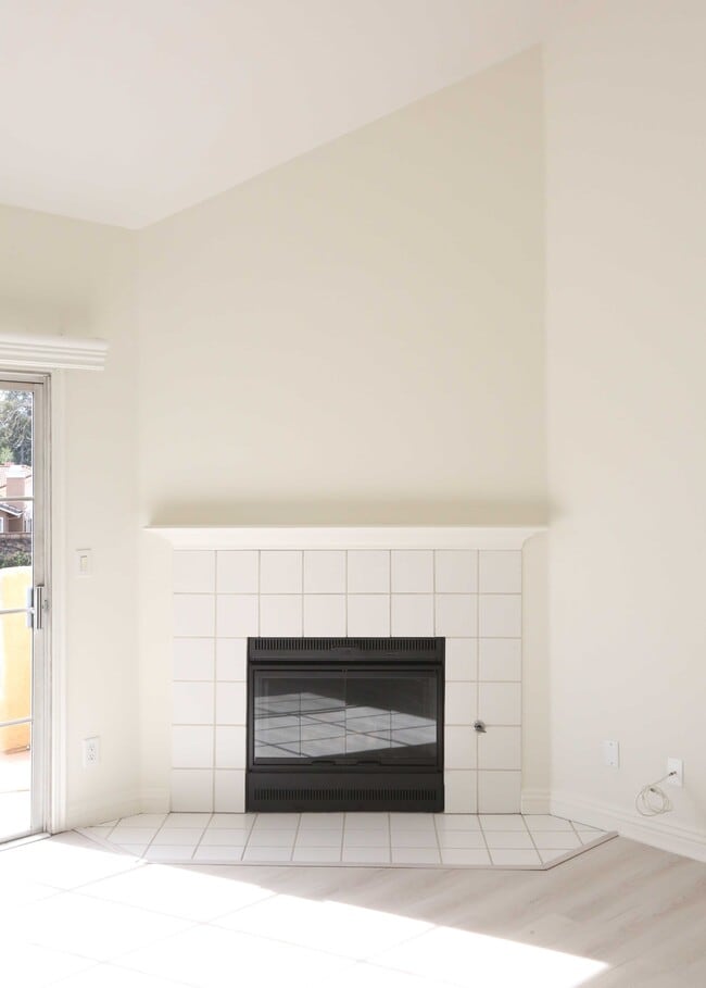 Building Photo - 23903 Del Monte Dr.