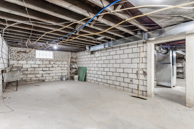 Building Photo - 1235 Tecumseh St