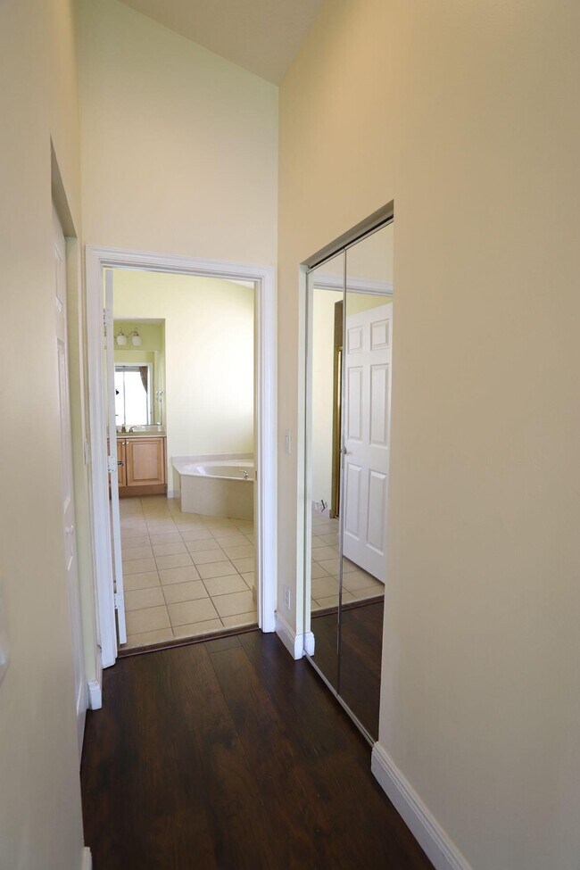 Building Photo - 7458 Via Luria