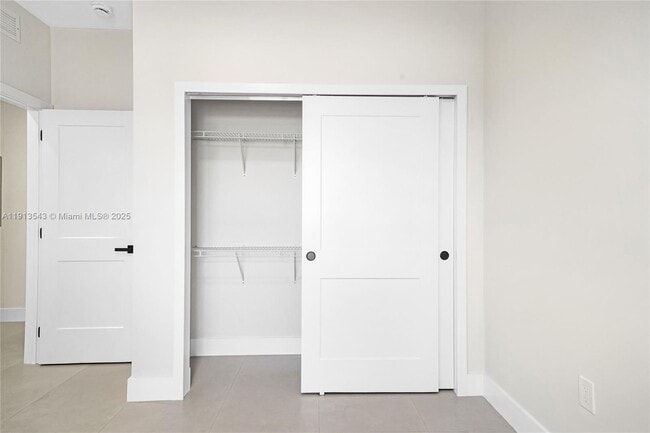 Building Photo - 4313 E 8th Ct