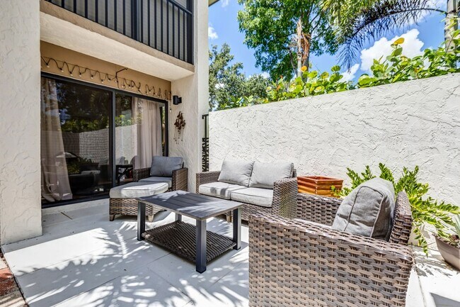 Building Photo - ** RETREAT AT NAPLES ** 3 BED / 2 BATH - C...