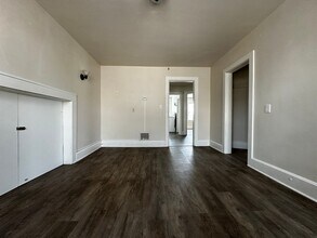 Building Photo - 808 Cherry St