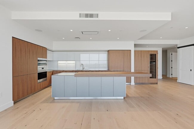 Building Photo - 4849 N Camelback Rdg Dr