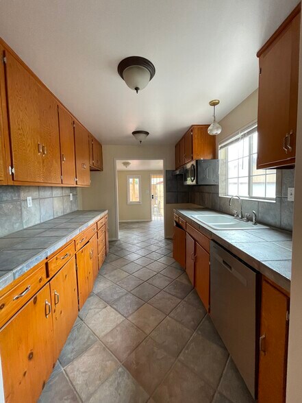 Kitchen area - 3538 W 118th Pl