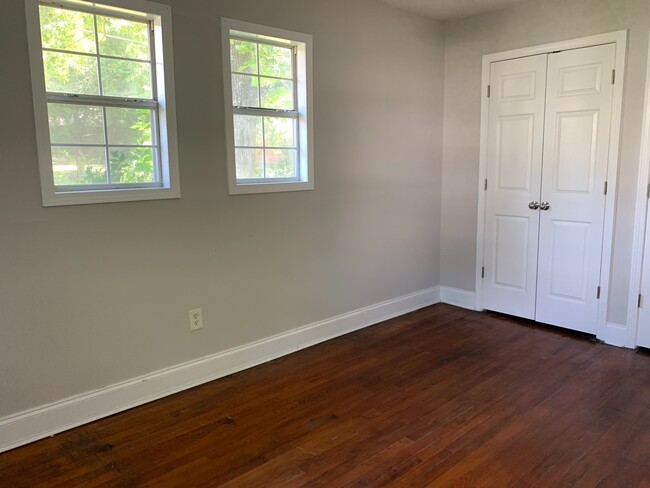 Building Photo - 2 Bedrooms, 1 Bathroom - Armuchee Housee