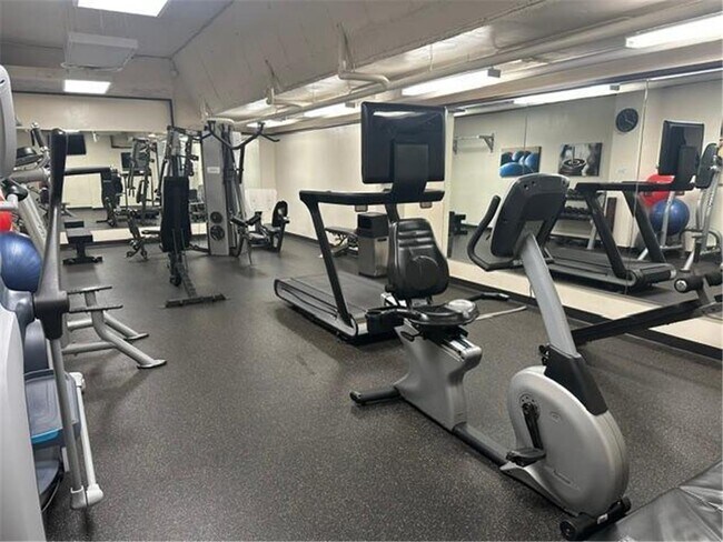 Building Photo - 19 S 1st St