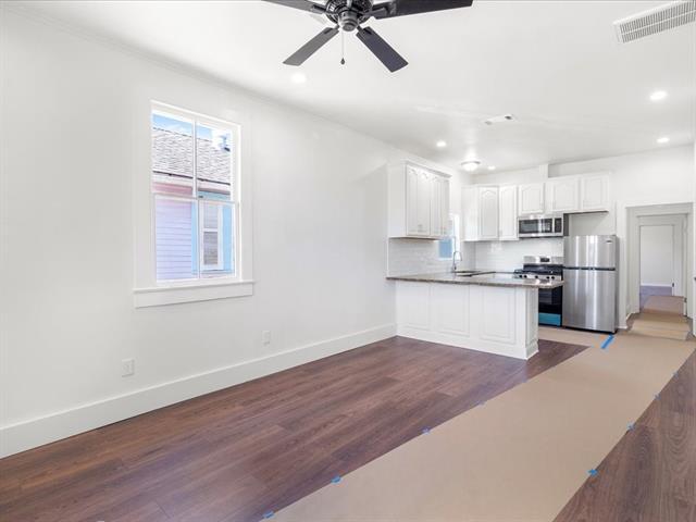 Building Photo - 325 N Bernadotte St