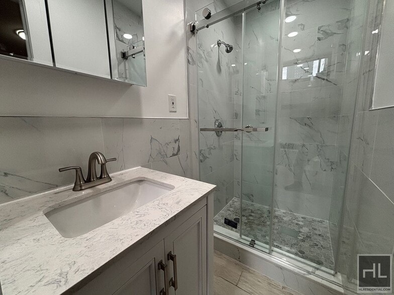 Building Photo - YORK AVENUE