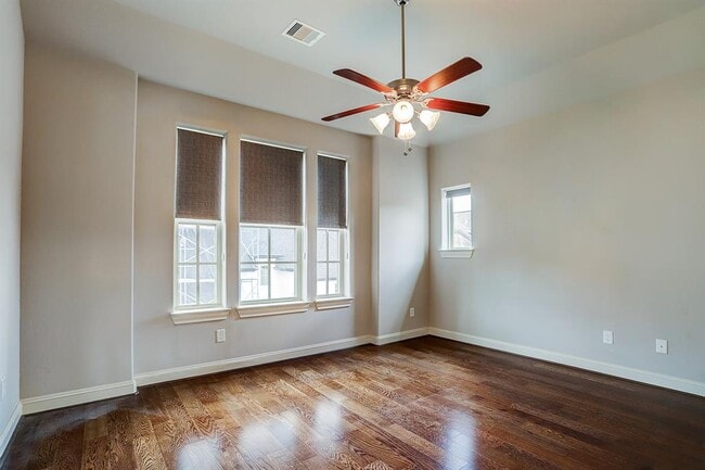 Building Photo - 10912 Wrenwood Park